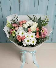 Букет цветов из:  Розы, Лизиантусы и Хризантемы в Родине