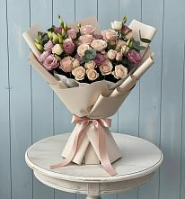 Букет цветов из:  Розы и Лизиантусы в Родине