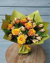 Букет цветов из:  Альстромерии и Розы в Родине