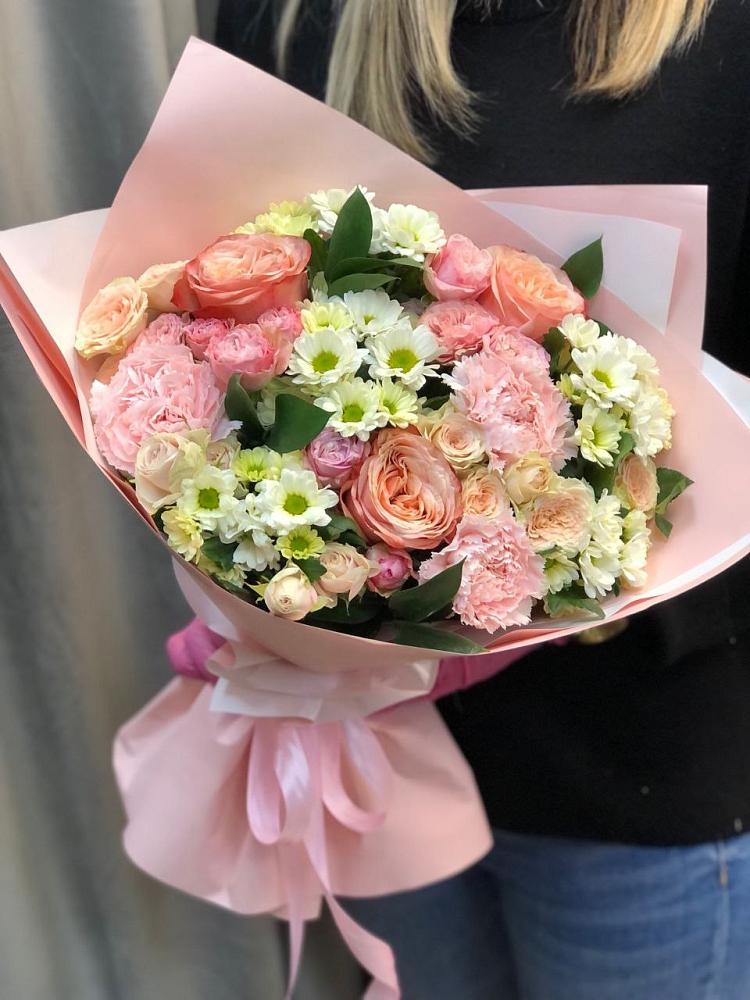 Букет цветов из: Гвоздики, Розы и Хризантемы в Родине