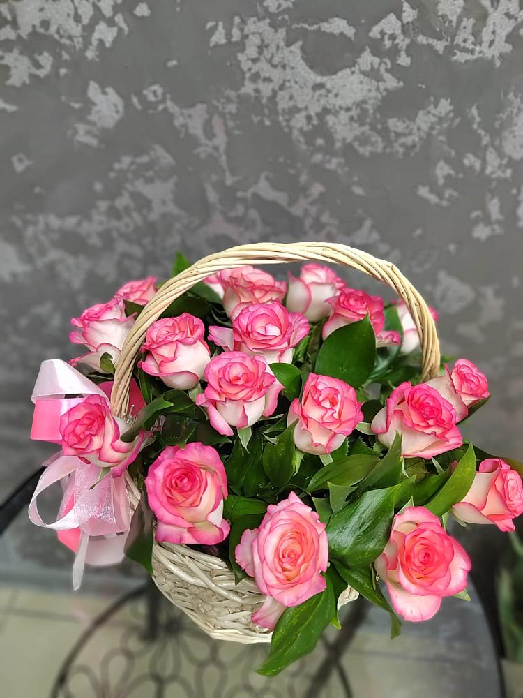 Цветочная композиция из Розы в корзине в Родине