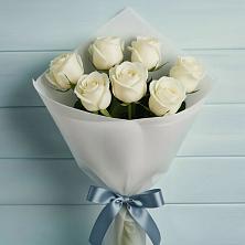 Букет 7 Белых роз Эдлесс Лав в Родине