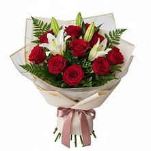 Букет цветов из:  Лилии и Розы в Родине