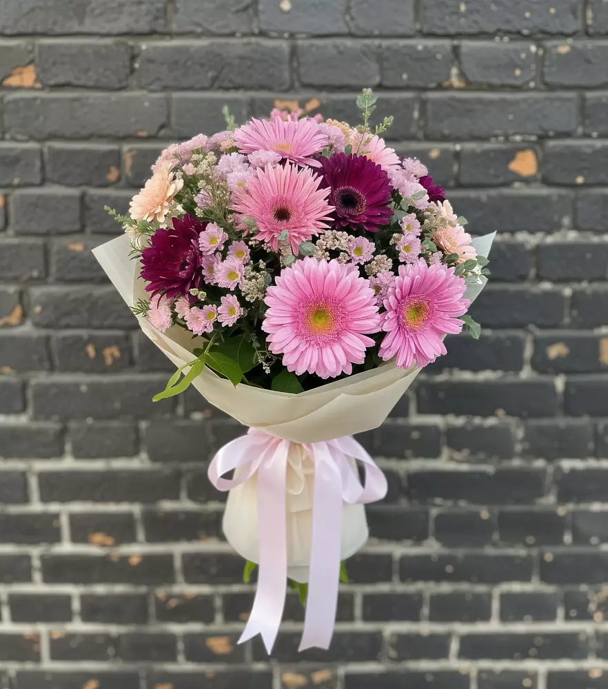 Букет цветов из: Герберы и Хризантемы в Родине