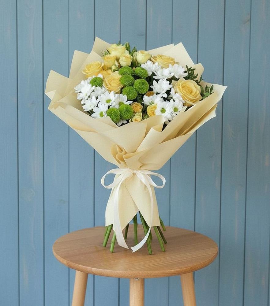 Букет цветов из: Хризантемы и Розы в Родине