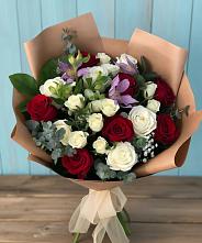 Букет цветов из:  Розы и Альстромерии в Родине
