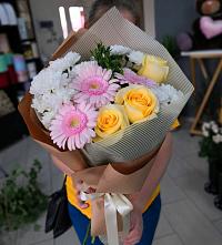 Букет цветов из:  Герберы, Розы и Хризантемы в Родине