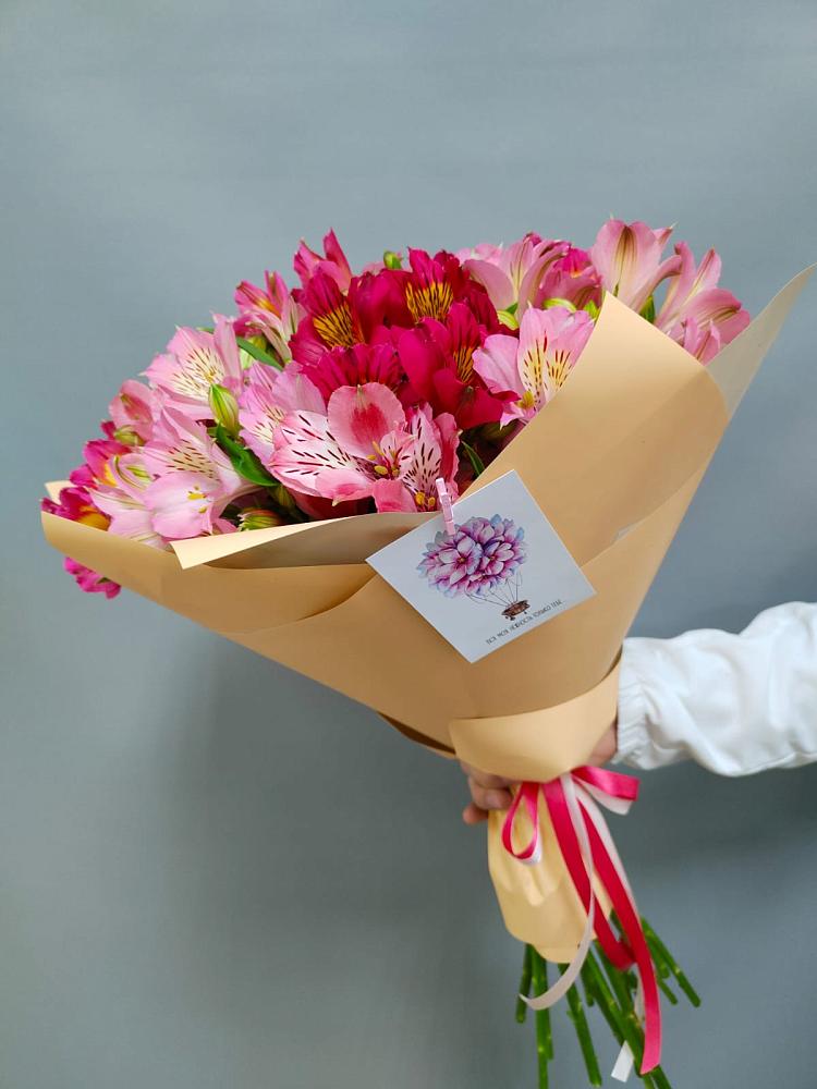 Букет цветов из: Альстромерии в Родине