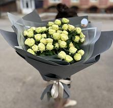 Букет Белые кустовые розы Солинеро в Родине