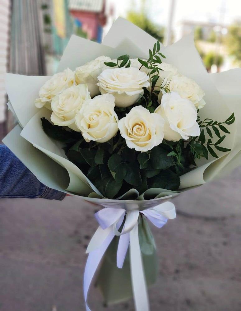 Букет Белые розы Проуд в Родине