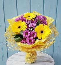 Букет цветов из:  Хризантемы и Герберы в Родине