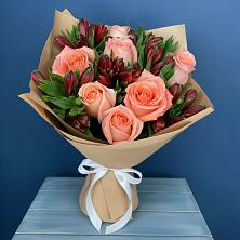 Букет цветов из:  Розы и Альстромерии в Родине