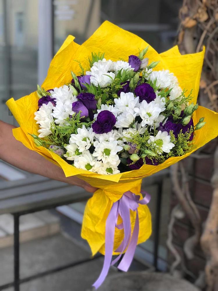 Букет цветов из: Ирисы, Хризантемы и Ромашки в Родине