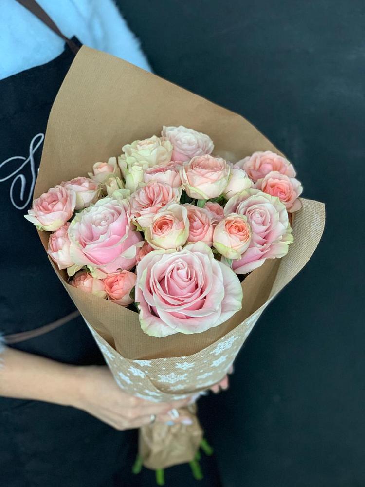 Букет цветов из: Хризантемы и Розы в Родине