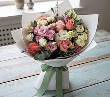 Букет цветов из:  Розы, Лизиантусы и Гвоздики в Родине