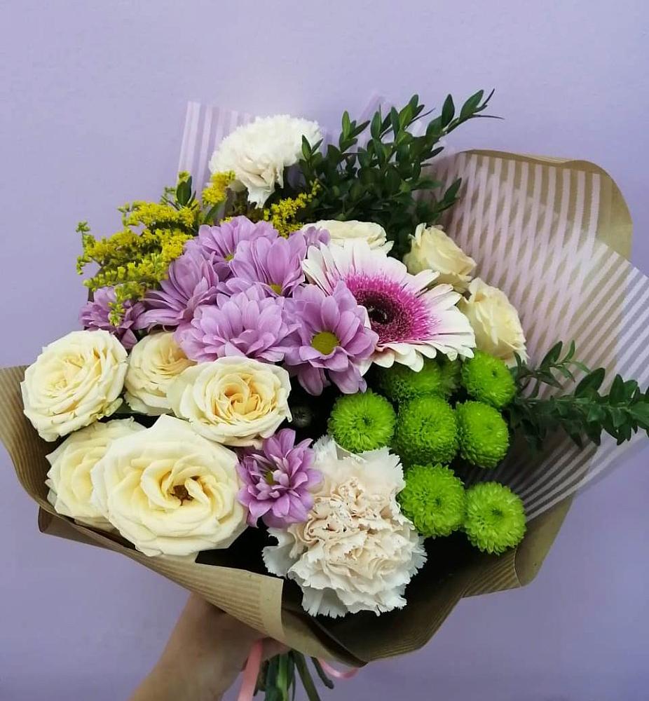 Букет цветов из: Хризантемы, Розы, Гвоздики и Герберы в Родине