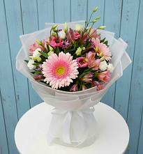 Букет цветов из:  Герберы, Альстромерии и Лизиантусы #REPLACE_PRED# Родине