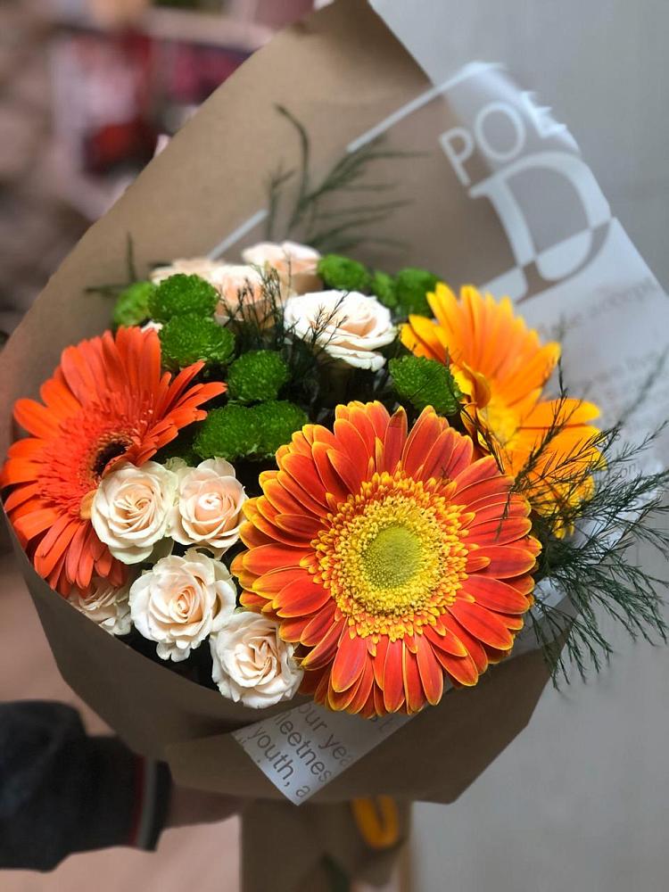 Букет цветов из: Герберы, Хризантемы и Розы в Родине