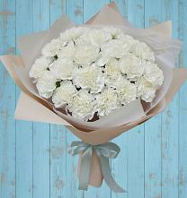 Букет цветов из:  Гвоздики в Родине