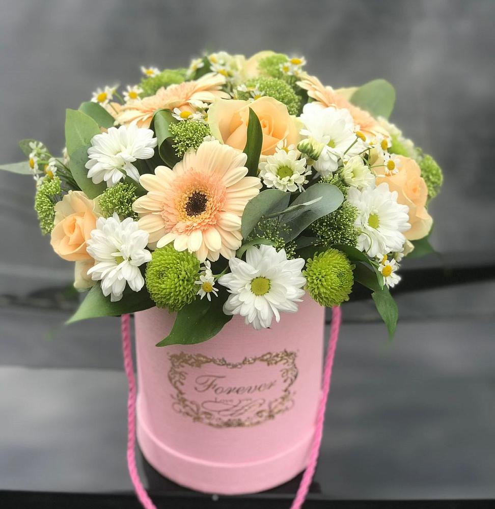 Цветочная композиция из Розы, Герберы и Хризантемы в шляпной коробке в Родине