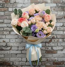Букет цветов из:  Розы, Лизиантусы и Гвоздики в Родине