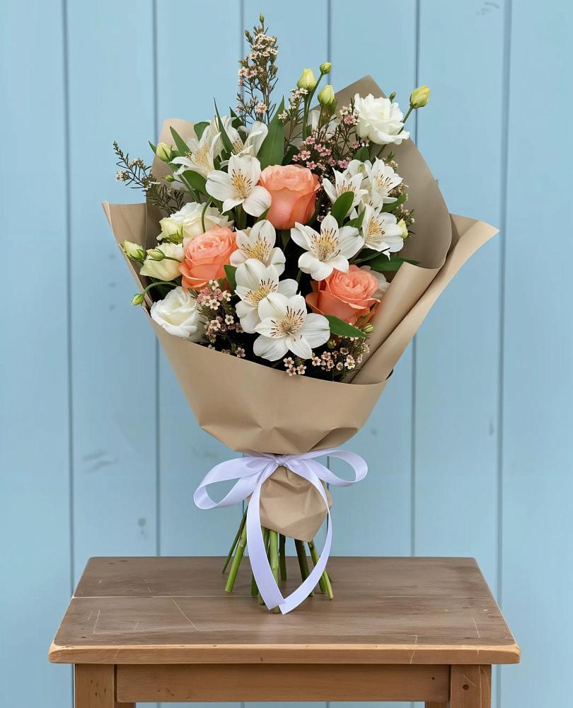 Букет цветов из: Альстромерии, Лизиантусы, Розы и Хризантемы в Родине