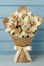 Букет цветов из:  Орхидеи и Розы в Родине