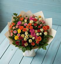 Букет Микс из разноцветных кустовых роз в Родине