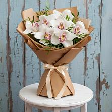 Букет цветов из:  Орхидеи и Розы в Родине