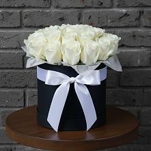 Цветочная композиция из Розы в шляпной коробке в Родине